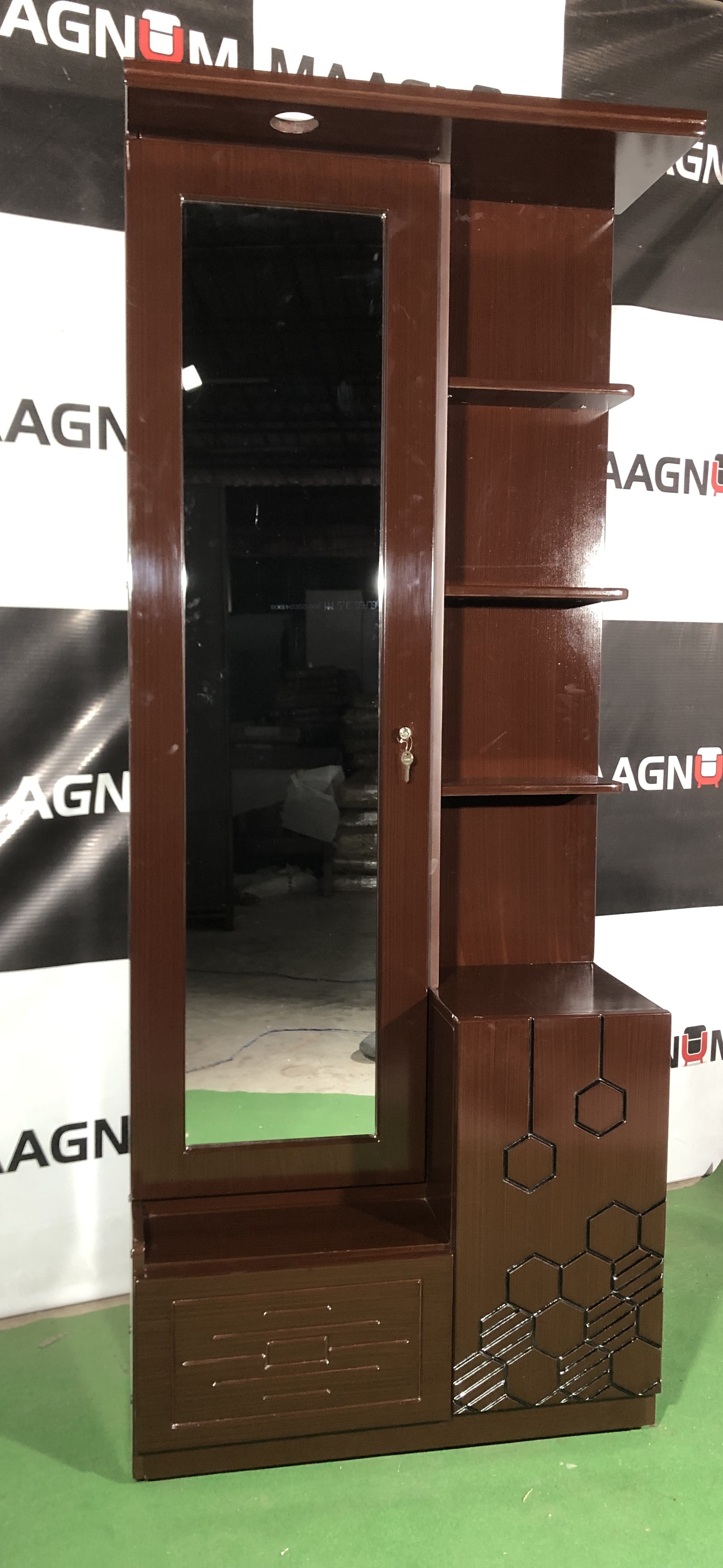 Loading...