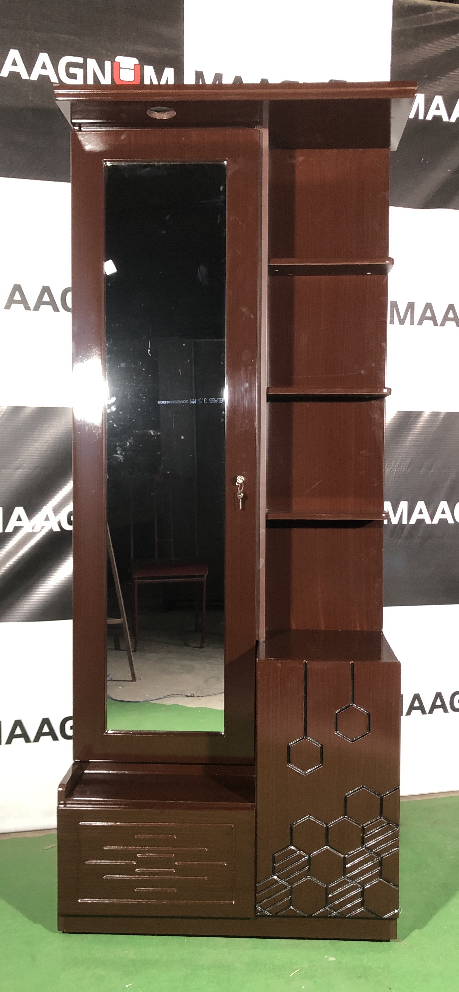 Loading...