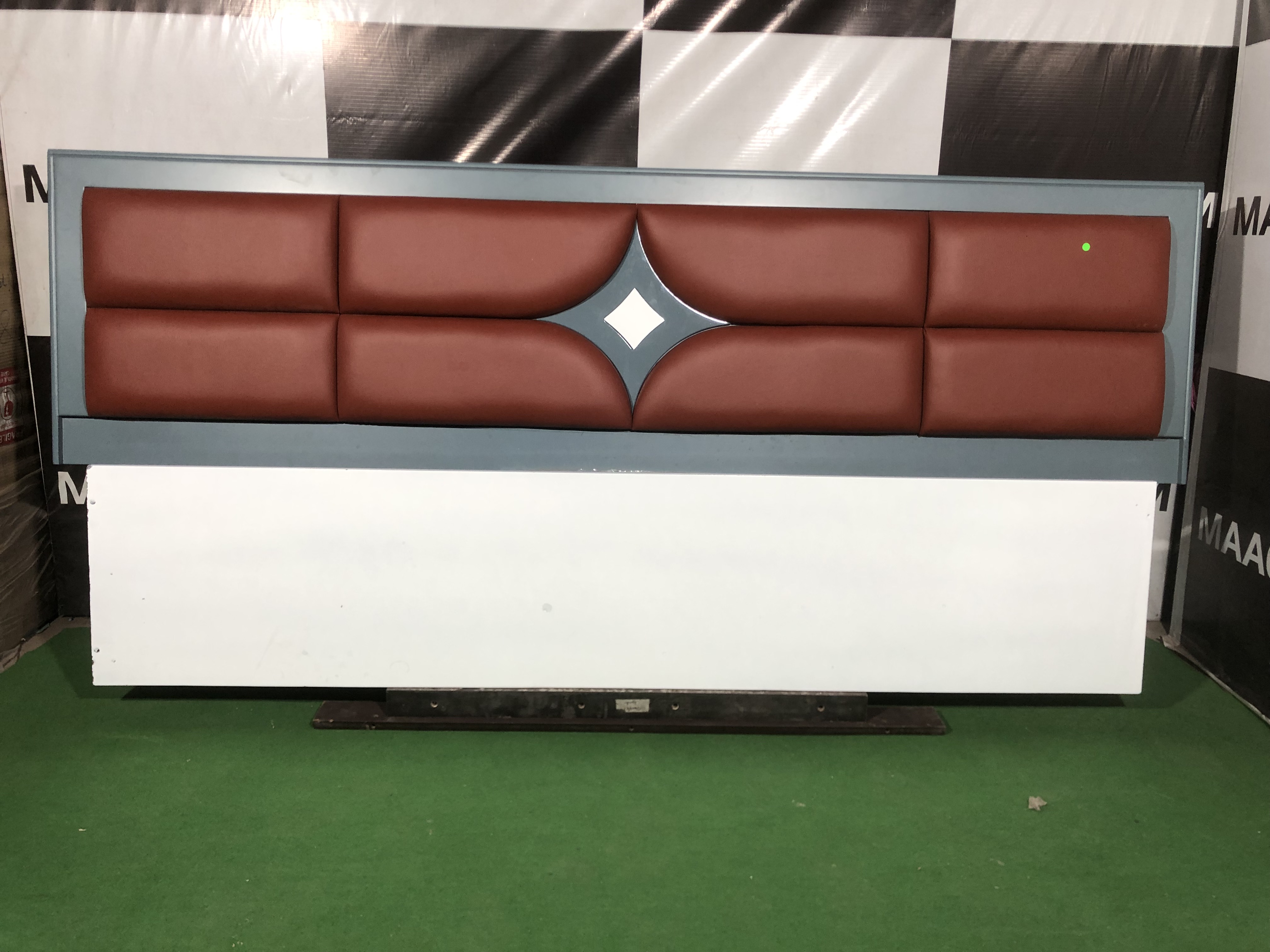 Loading...